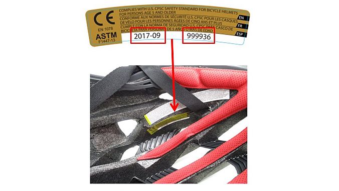Sticker with manufacture date and serial number. Sticker with manufacture date and serial number.